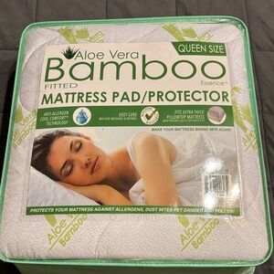 Queen Mattress Pad - Green